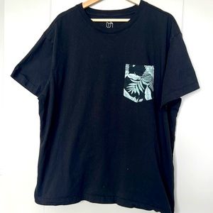 Men's t-shirt with chest pocket